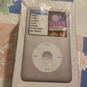 APPLE SILVER  IPOD 160gb Classic like NEW!! Hardly ever used! original box.